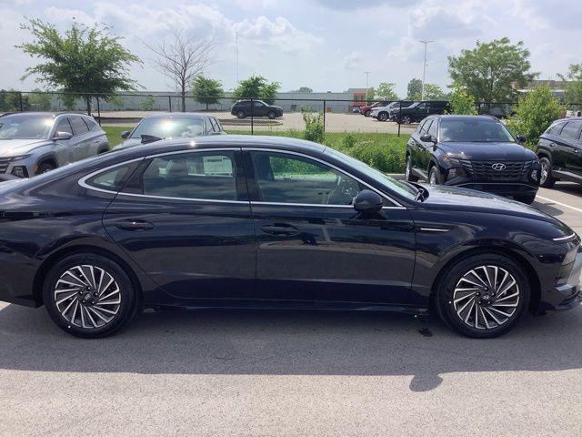 2025 Hyundai Sonata Hybrid SEL photo 4