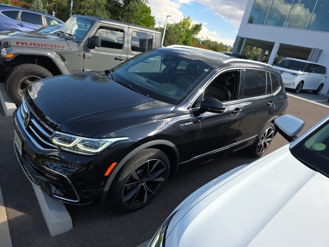 2022 Volkswagen Tiguan SEL Premium R-Line photo 2