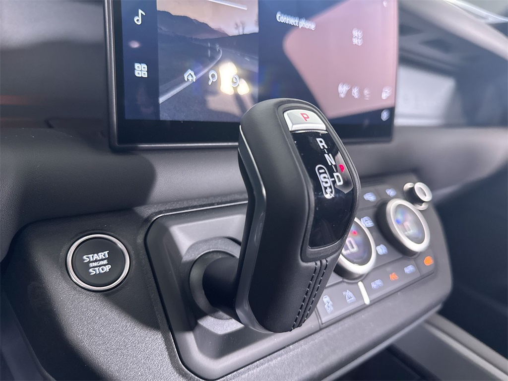 2025 Land Rover Defender 130 X-Dynamic SE photo 16