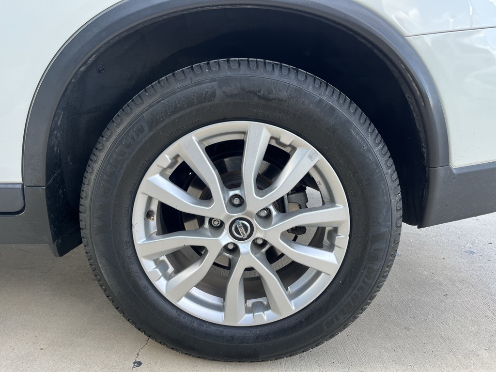 2019 Nissan Rogue SV photo 15