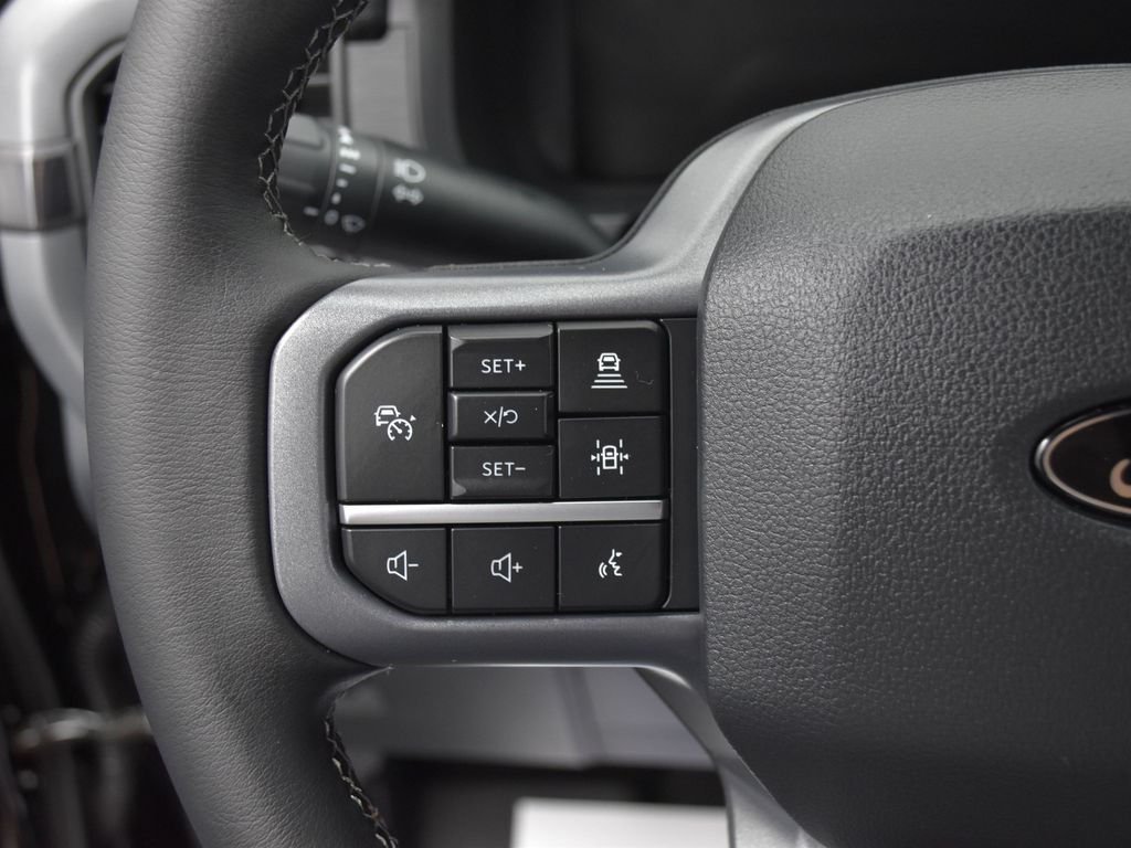 2025 Ford F-150 XLT photo 13