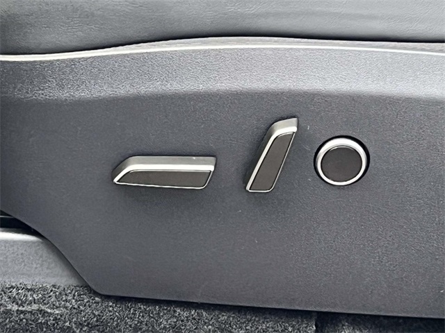 2025 Tesla Model Y Long Range photo 12