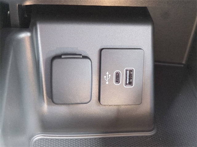 2025 Ford Explorer photo 20