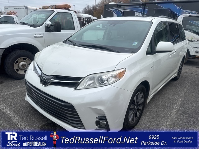 2018 Toyota Sienna XLE Premium's photo