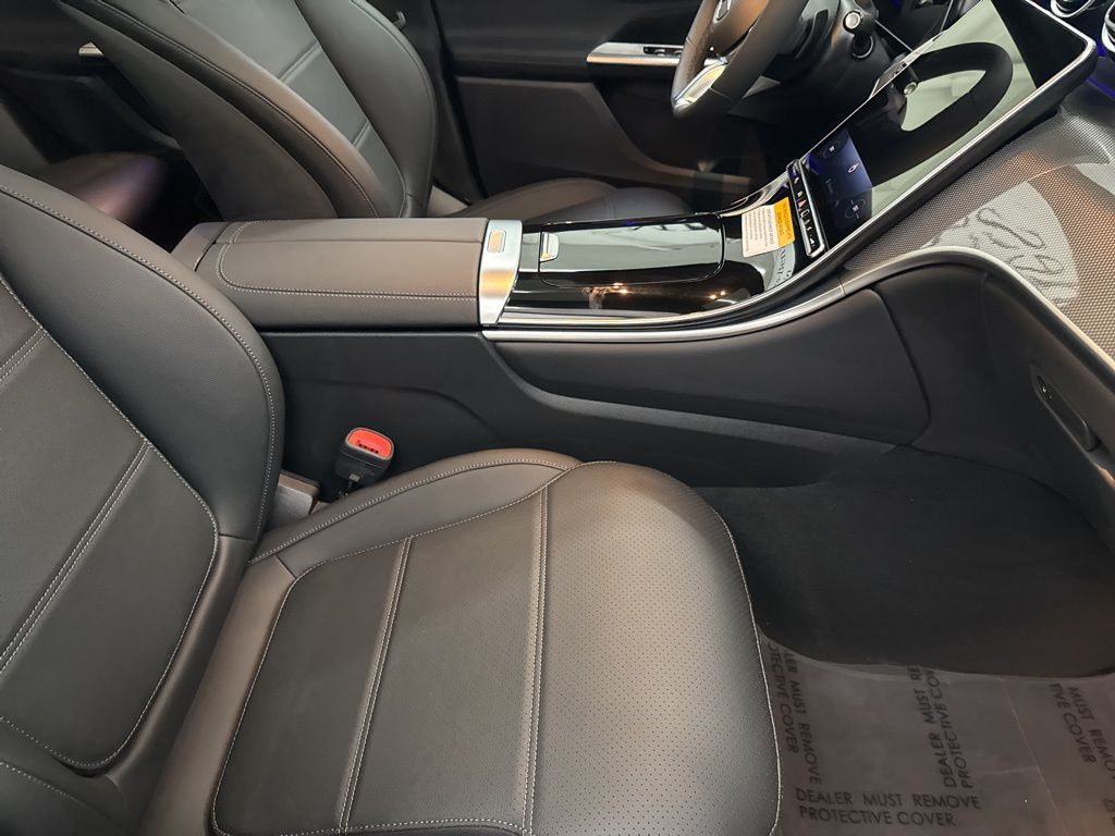 2026 Mercedes Benz GLC 300 photo 24