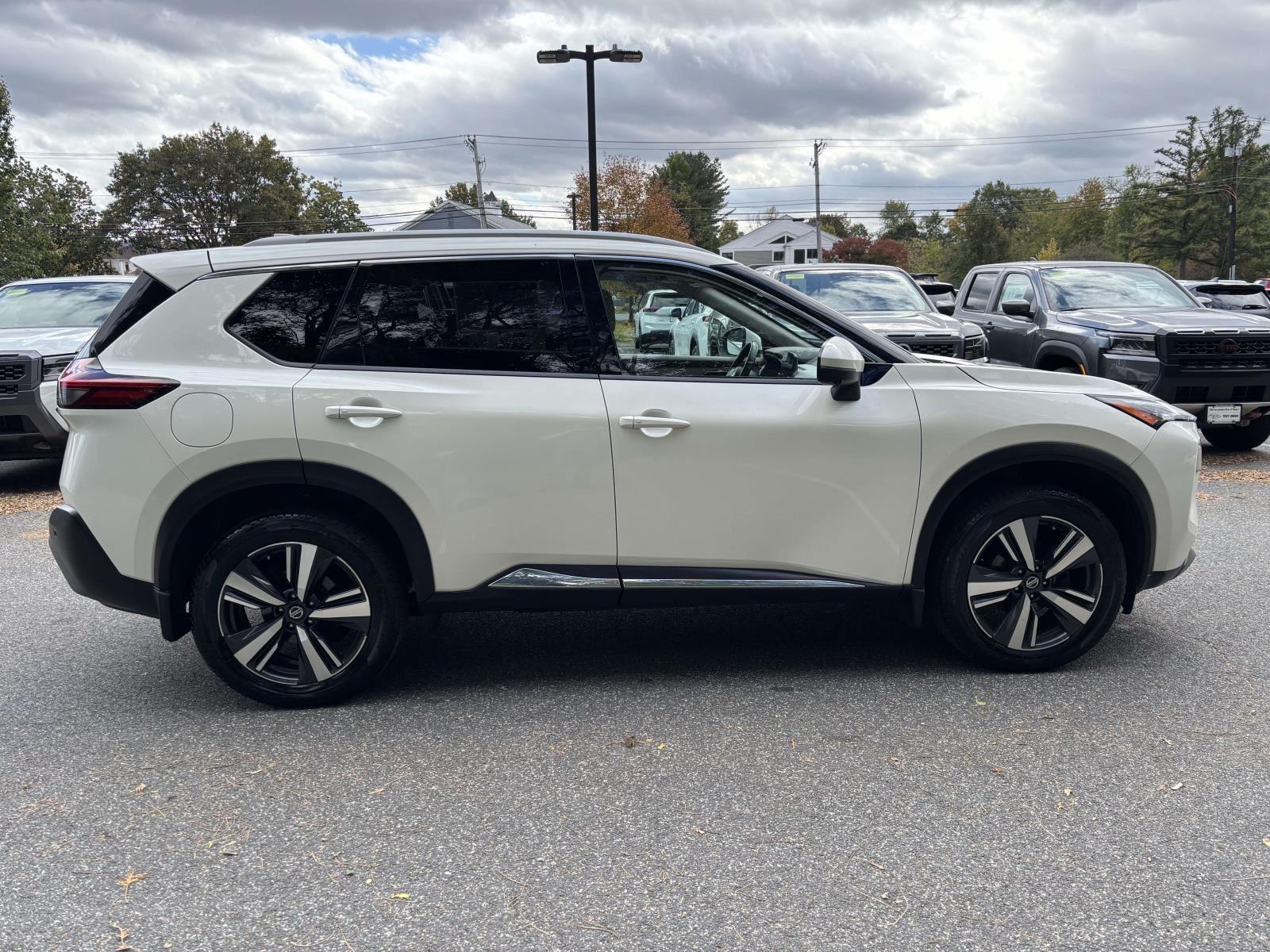 2021 Nissan Rogue SL photo 3