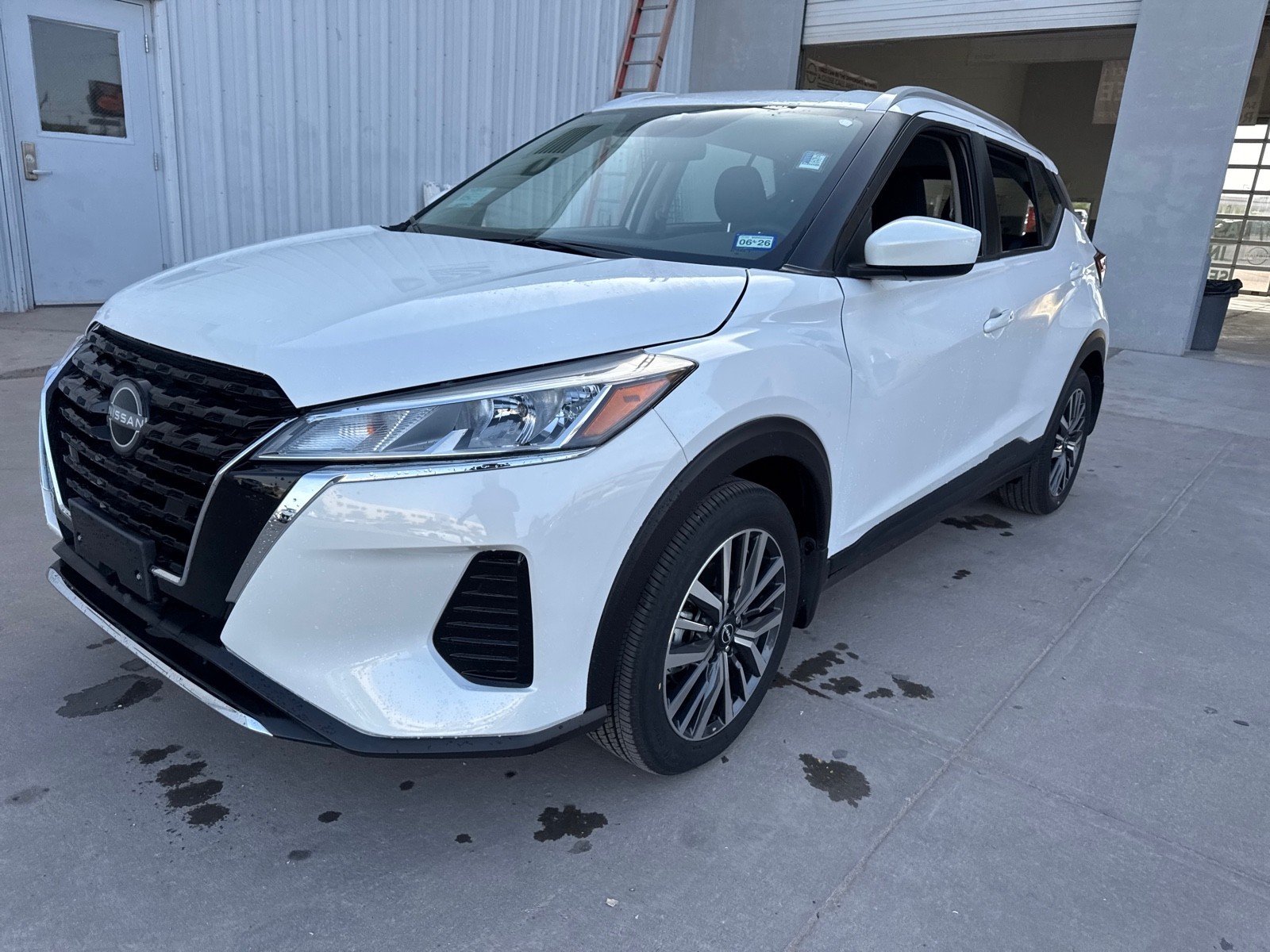 Used 2024 WHITE Nissan SV image 11