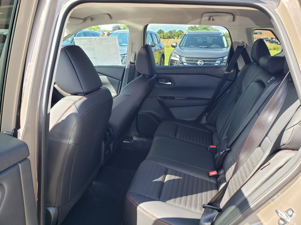 2026 Nissan Rogue SV photo 8