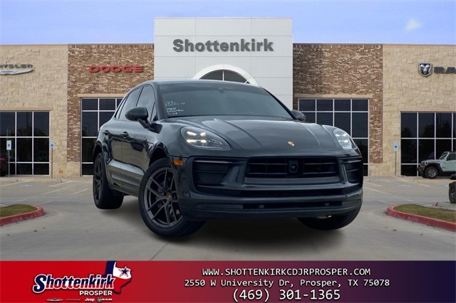 2023 Porsche Macan Base's photo