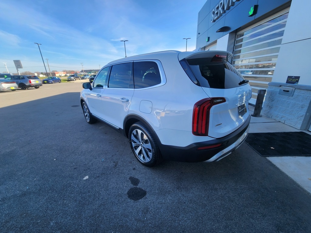 2022 Kia Telluride EX photo 2