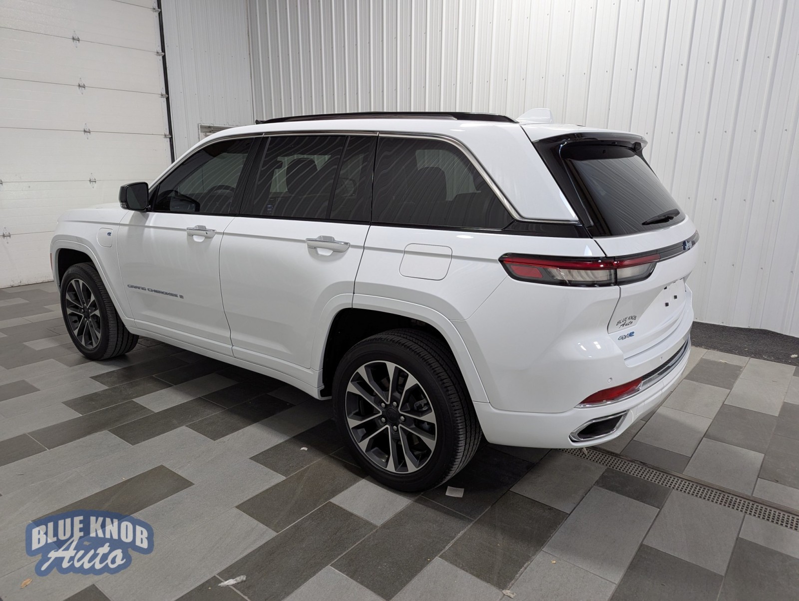 2022 Jeep Cherokee Overland 4xe photo 2