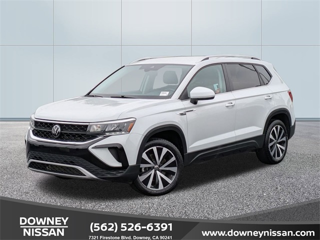 2024 Volkswagen Taos SE's photo