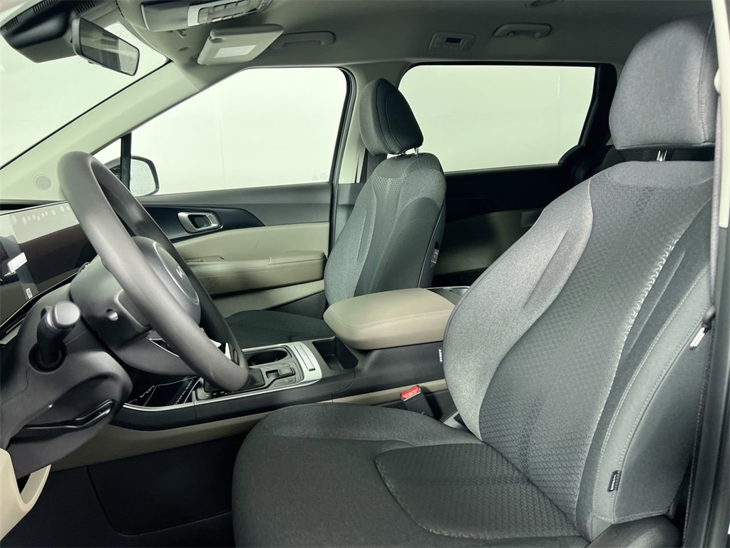 2026 Kia Carnival LX photo 13