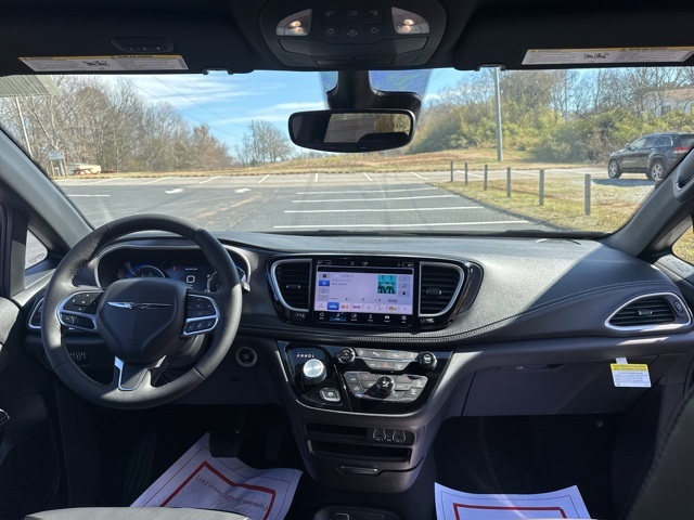 2025 Chrysler Pacifica photo 10