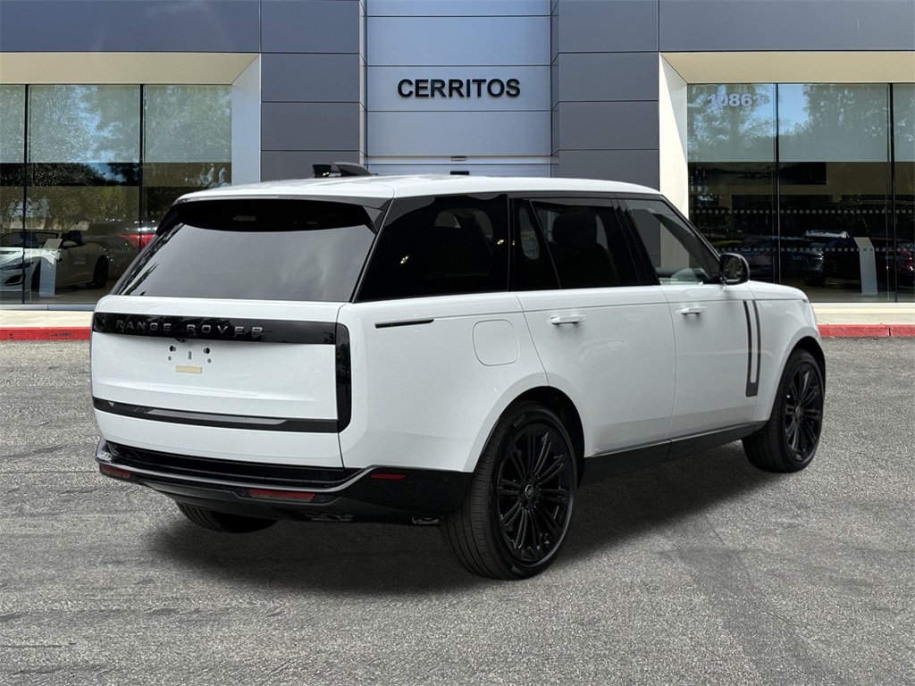 2025 Land Rover Range Rover SE photo 3