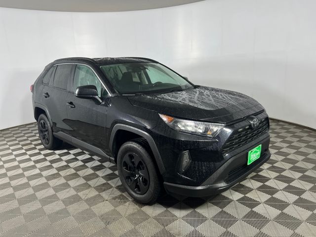 2019 Toyota RAV4 LE's photo