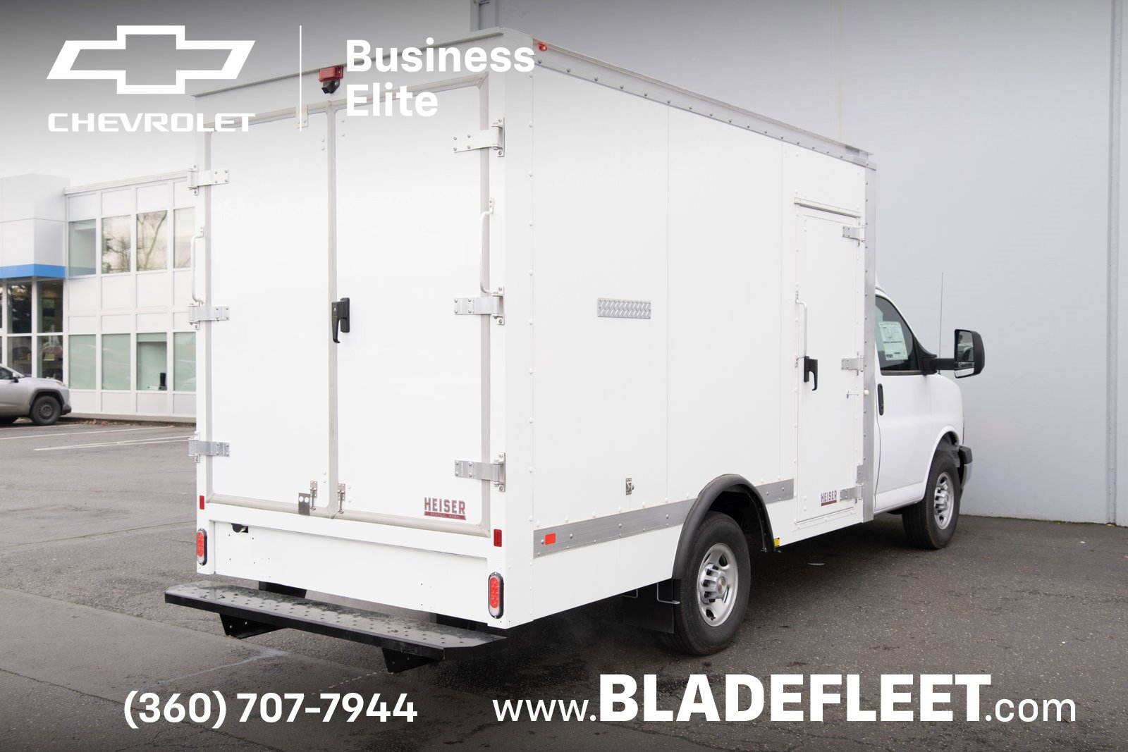 2024 Chevrolet Express Cutaway 3500 photo 2