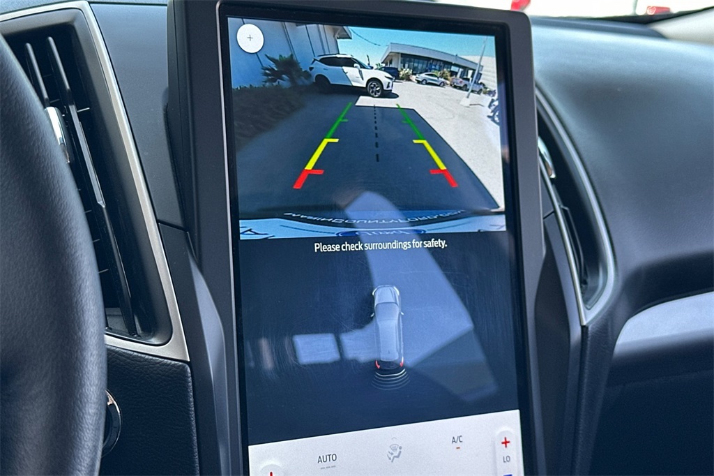 2024 Ford Edge SEL photo 17