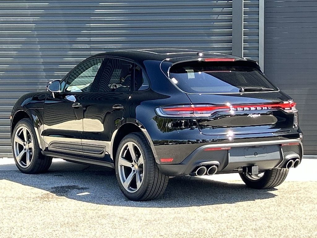 2025 Porsche Macan Base photo 11