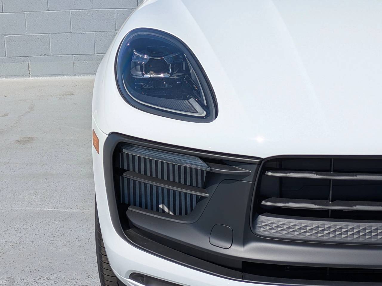 2025 Porsche Macan GTS photo 9
