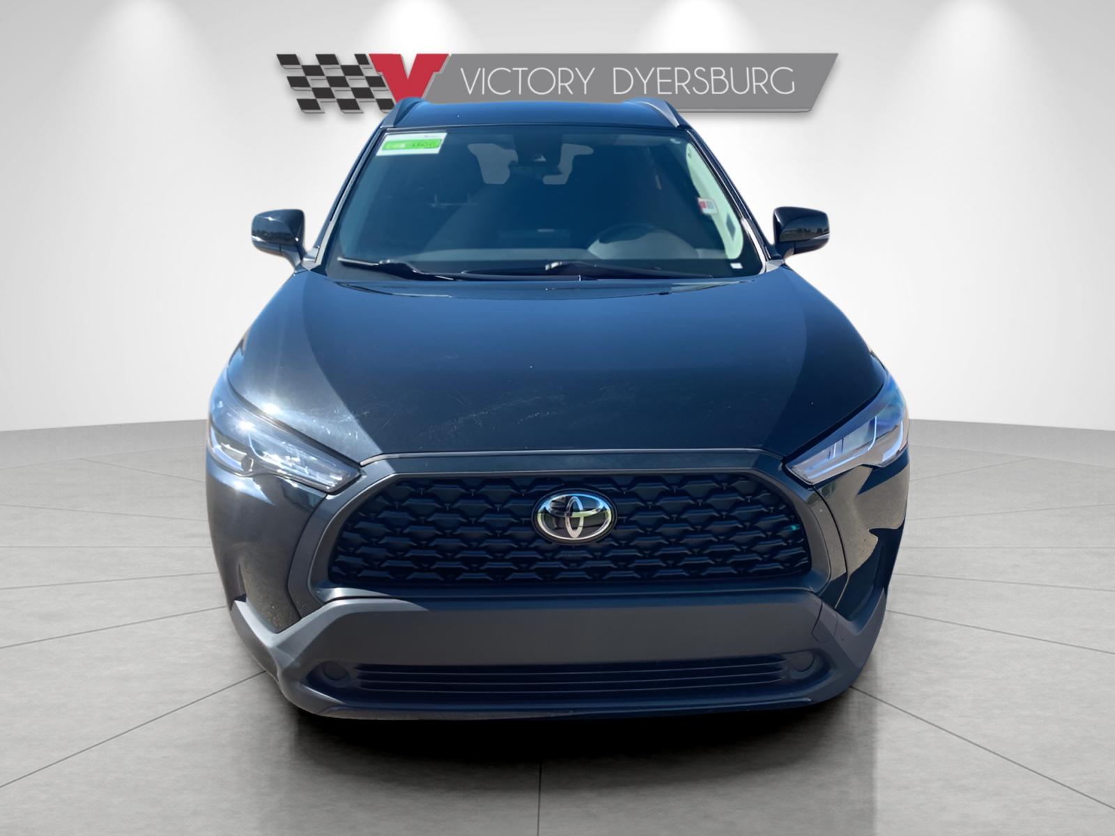 2022 Toyota Corolla Cross LE photo 2