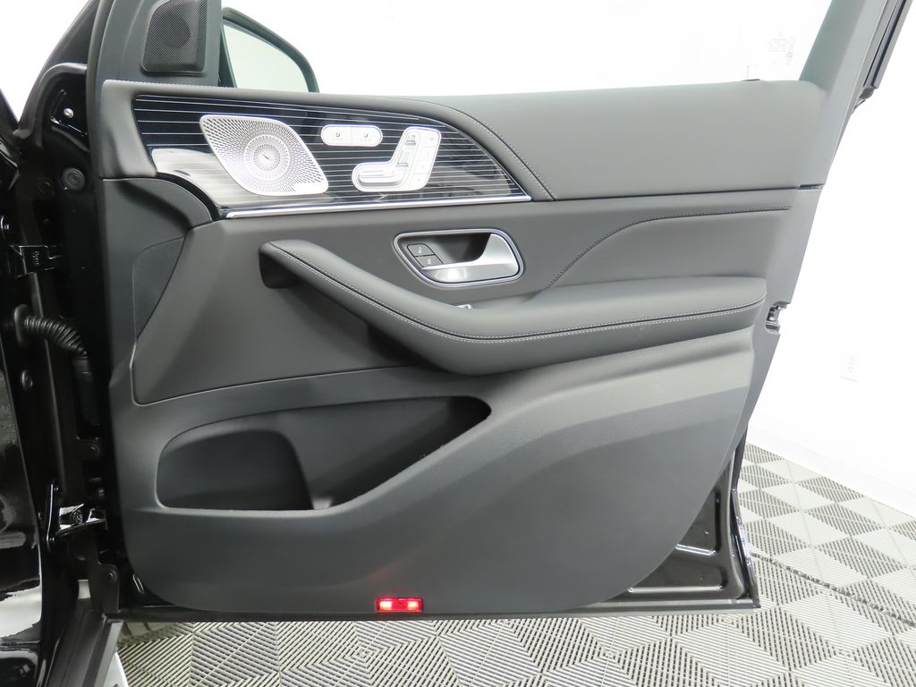 2025 Mercedes Benz GLS 63 AMG 4MATIC photo 26