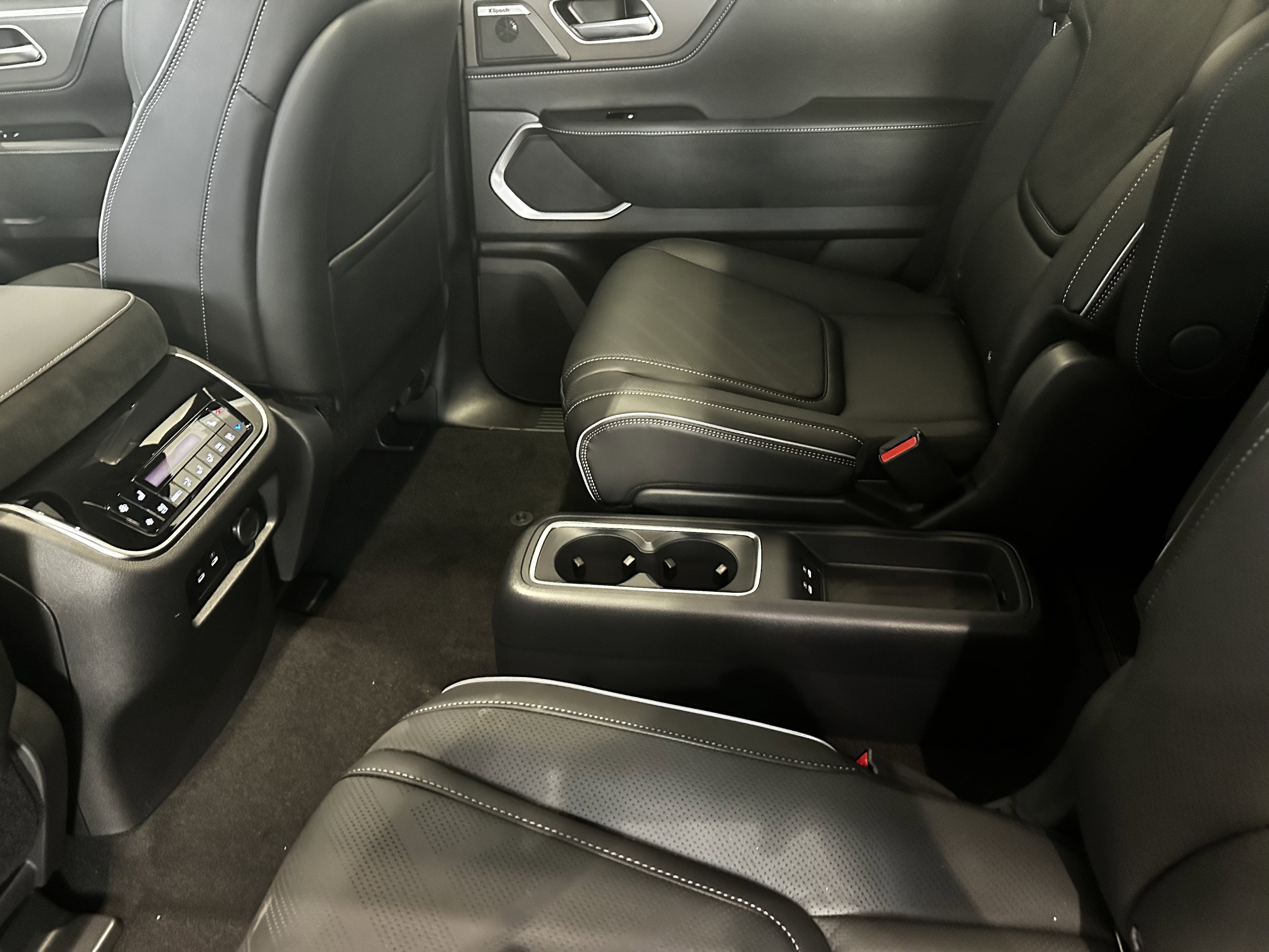 2026 Infiniti QX80 Luxe photo 6