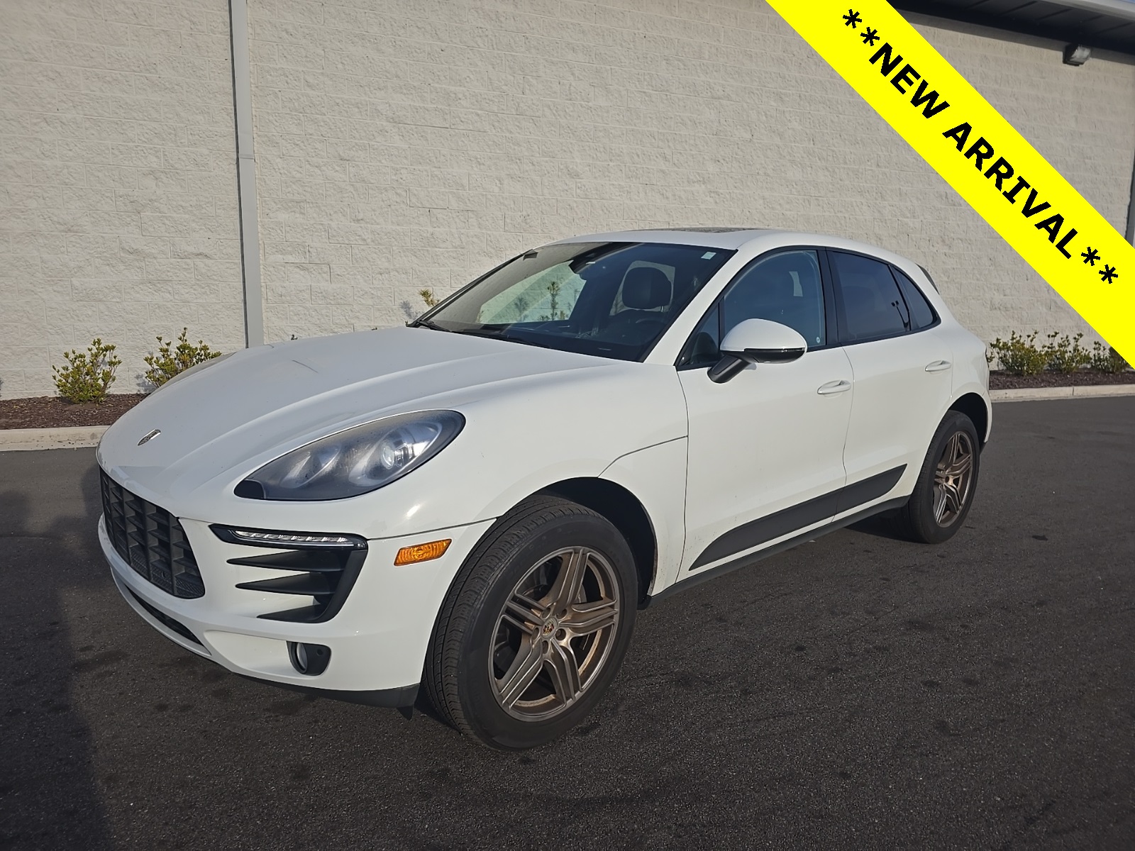 2017 Porsche Macan Base's photo