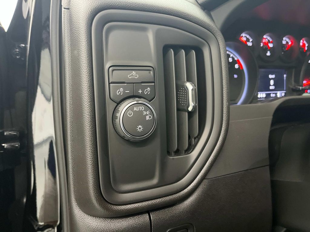 2025 Chevrolet Silverado 1500 Custom Rally Edition photo 12
