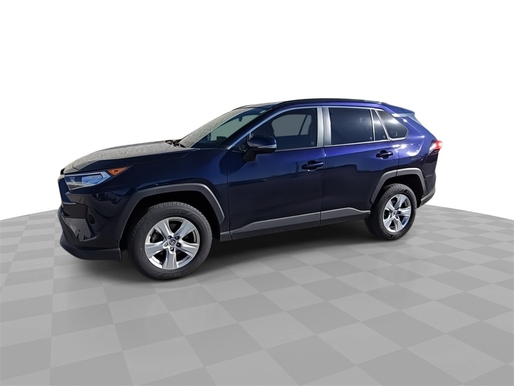 2020 Toyota RAV4 XLE photo 4