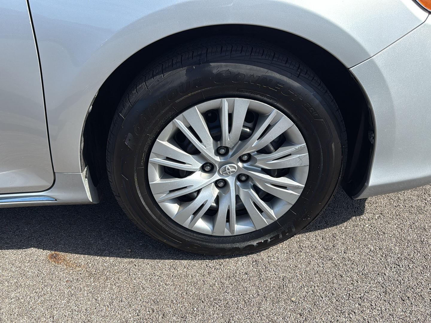 2014 Toyota Camry L photo 10