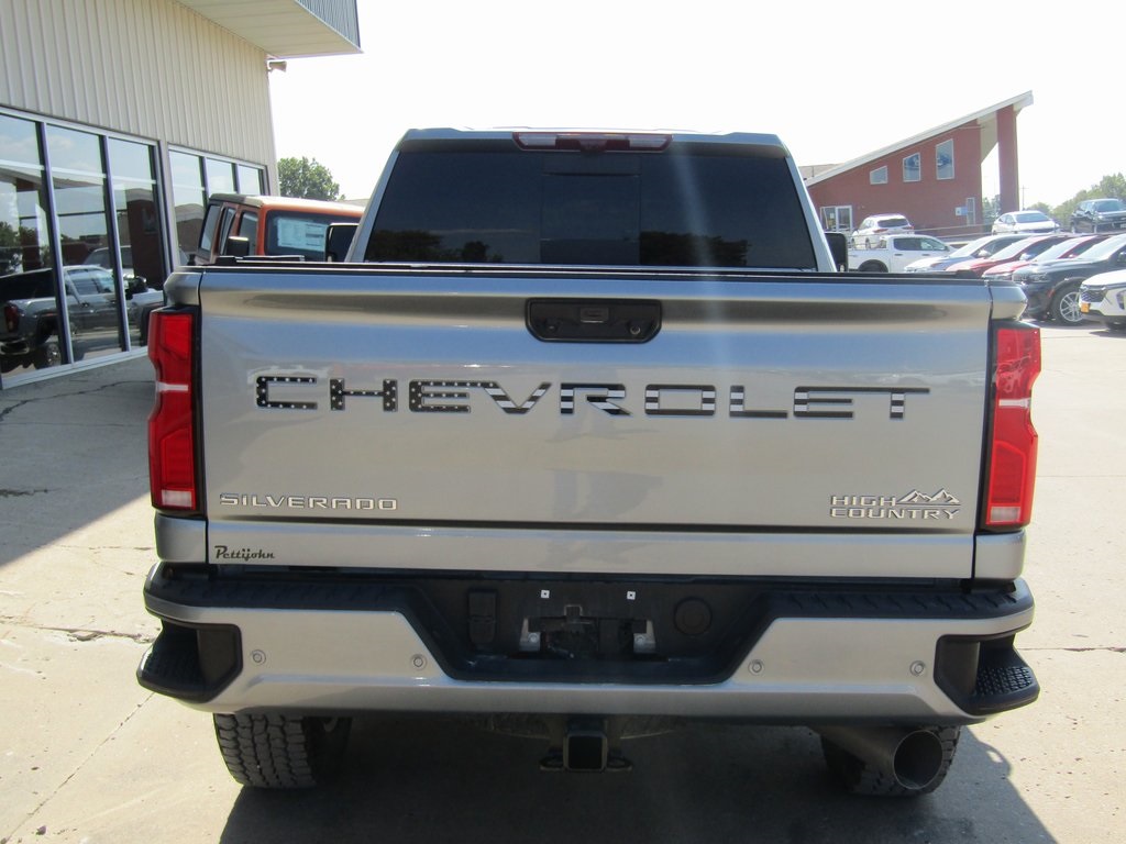 2024 Chevrolet Silverado 3500HD High Country photo 3