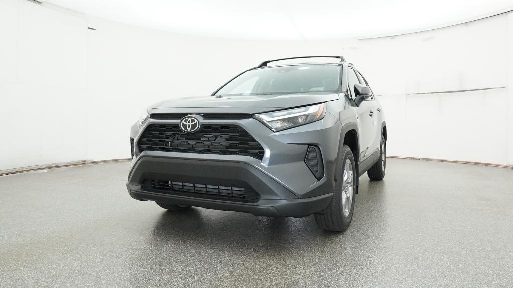 2025 Toyota RAV4 XLE photo 4
