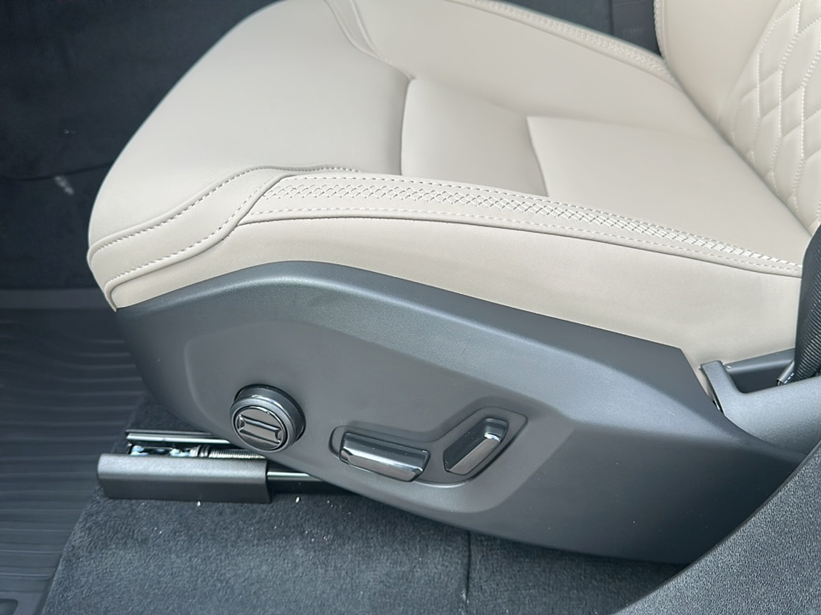 2026 Volvo XC90 AWD Plus photo 6
