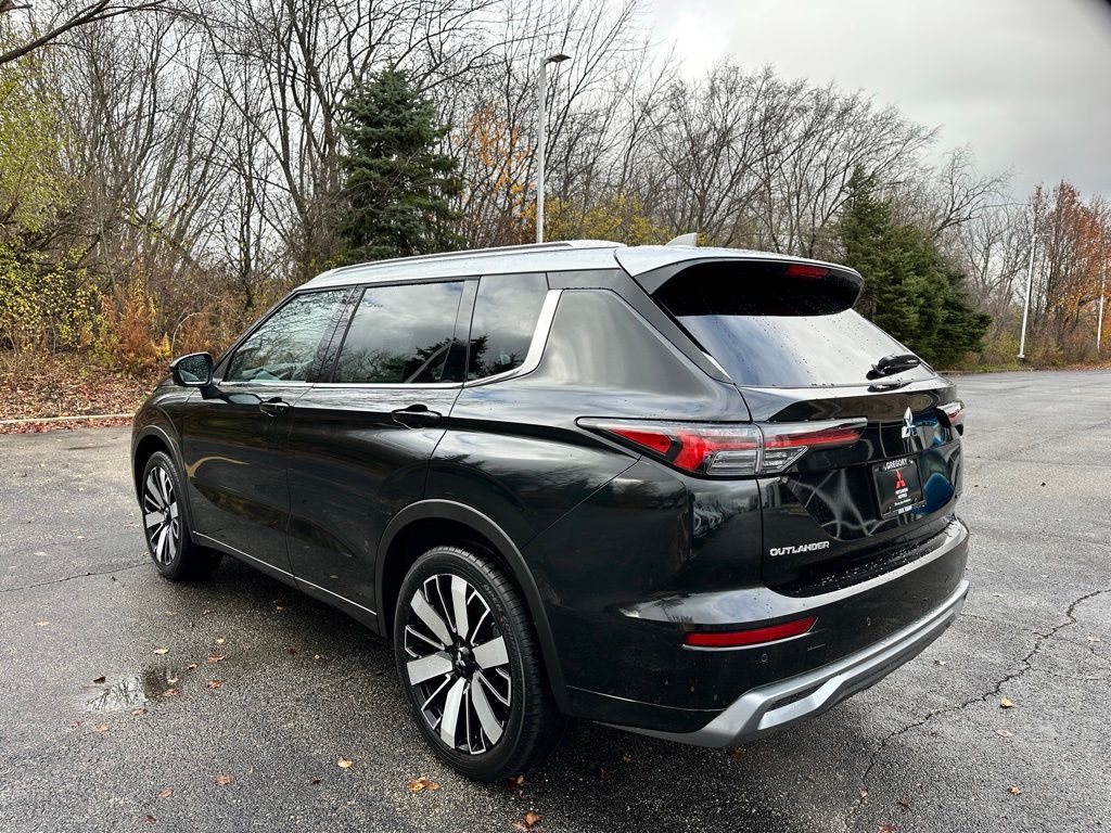 2025 Mitsubishi Outlander Platinum photo 4