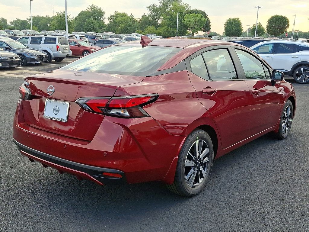 2025 Nissan Versa 1.6 SV photo 4