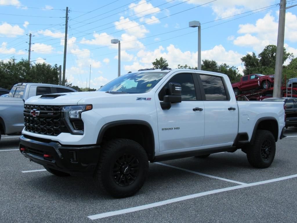 2024 Chevrolet Silverado 2500HD ZR2 photo 2