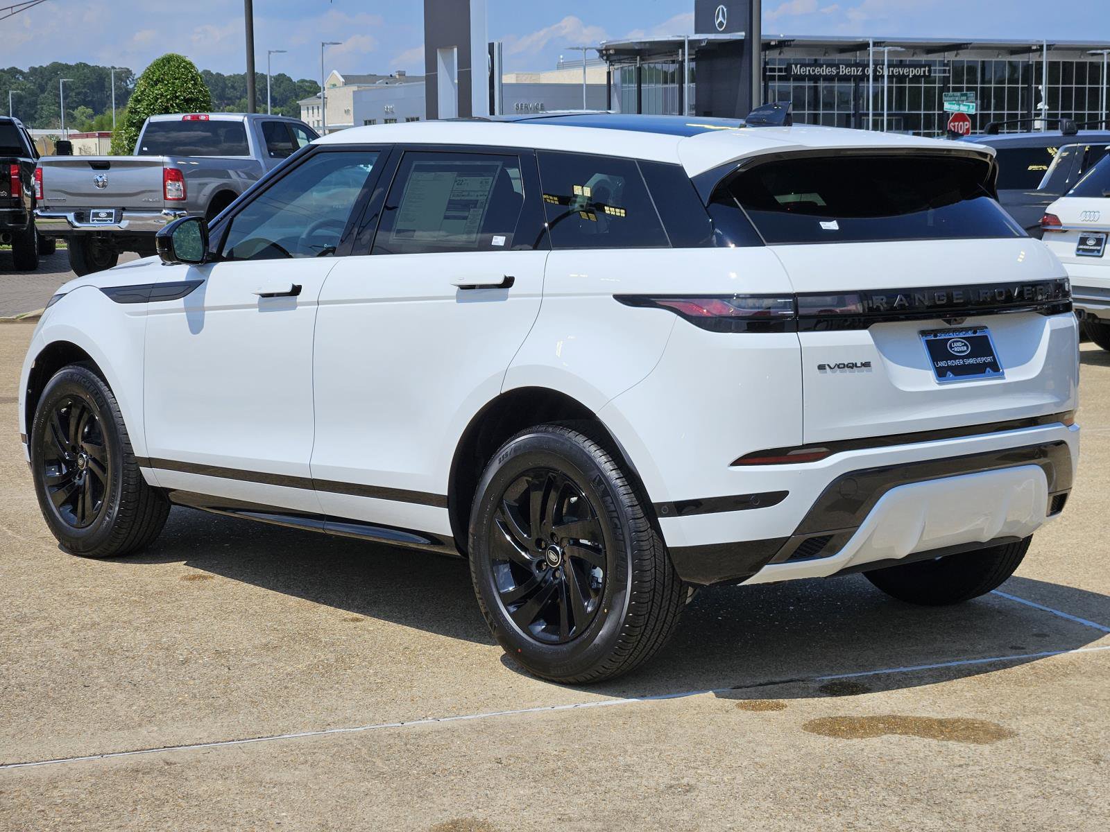 2026 Land Rover Range Rover Evoque Dynamic SE photo 6