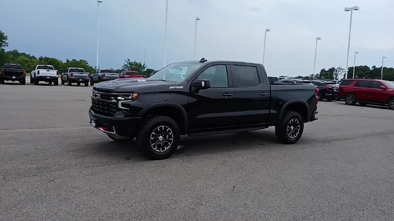 2025 Chevrolet Silverado 1500 ZR2 photo 3