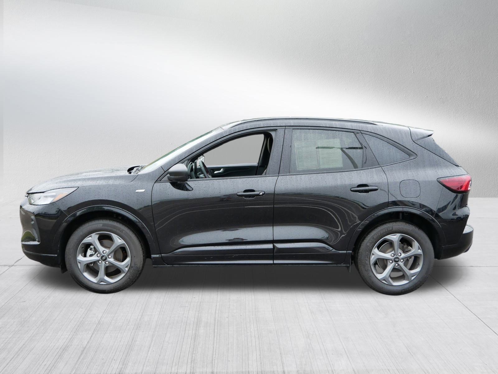 2024 Ford Escape ST-Line photo 2