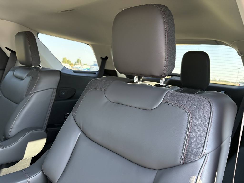 2025 Ford Explorer photo 21
