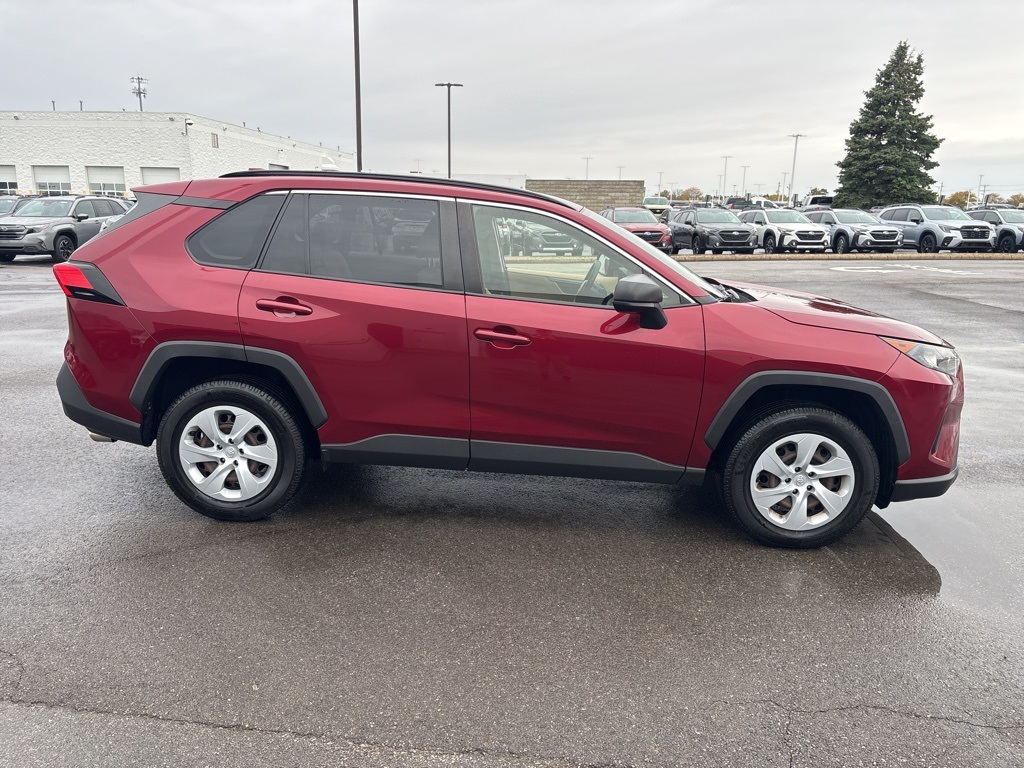 2019 Toyota RAV4 LE photo 2