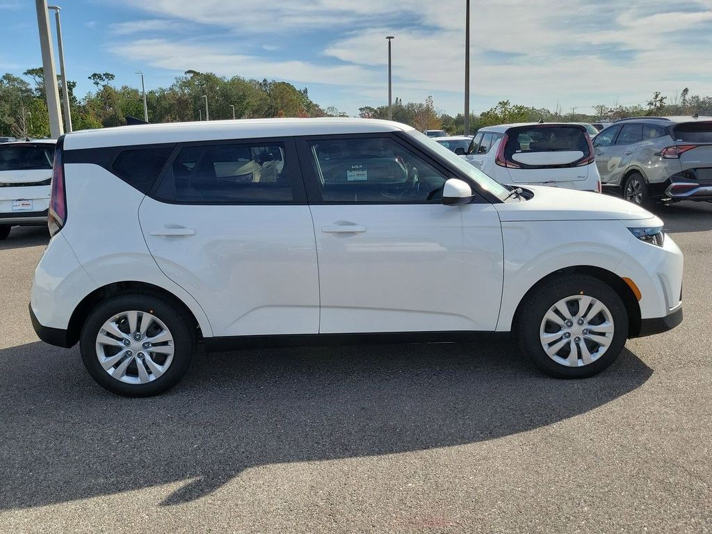 2025 Kia Soul LX photo 2