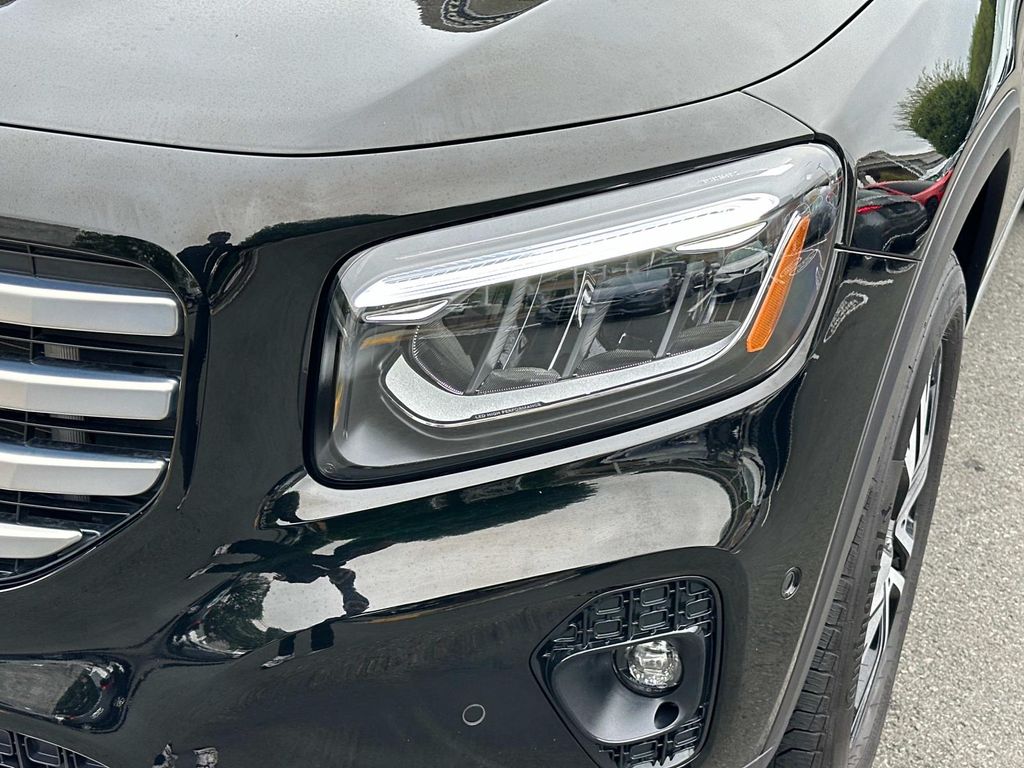 2024 Mercedes Benz GLB 250 4MATIC photo 2
