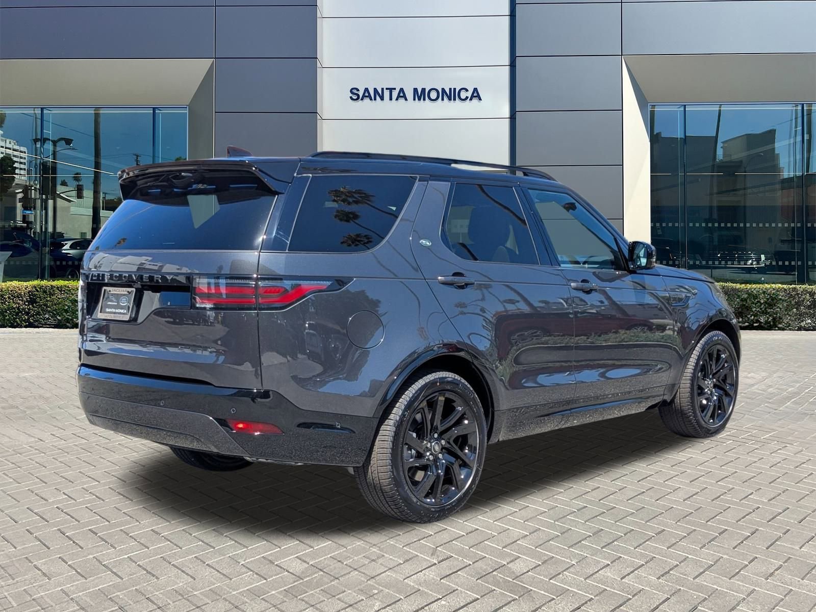 2025 Land Rover Discovery SE photo 2
