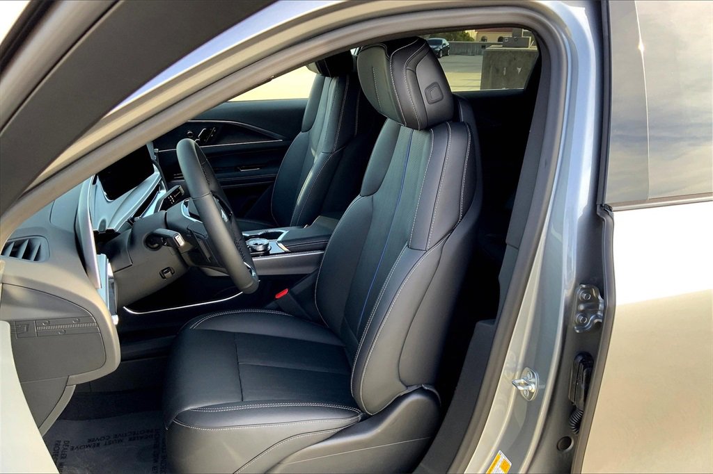 2025 Cadillac Lyriq Luxury photo 12