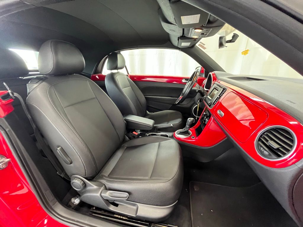2018 Volkswagen Beetle S photo 12