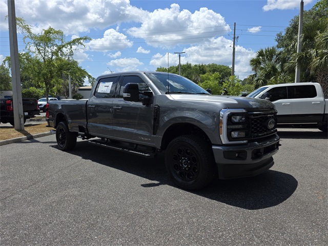 2025 Ford F-250 Lariat photo 2