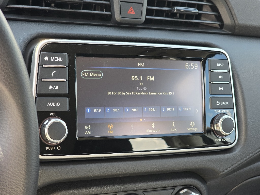 2025 Nissan Versa 1.6 S photo 4