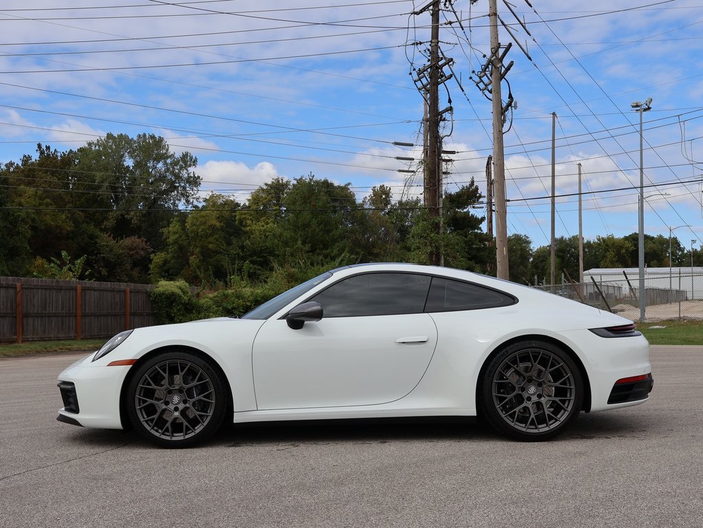 2024 Porsche 911 T 4 photo 2